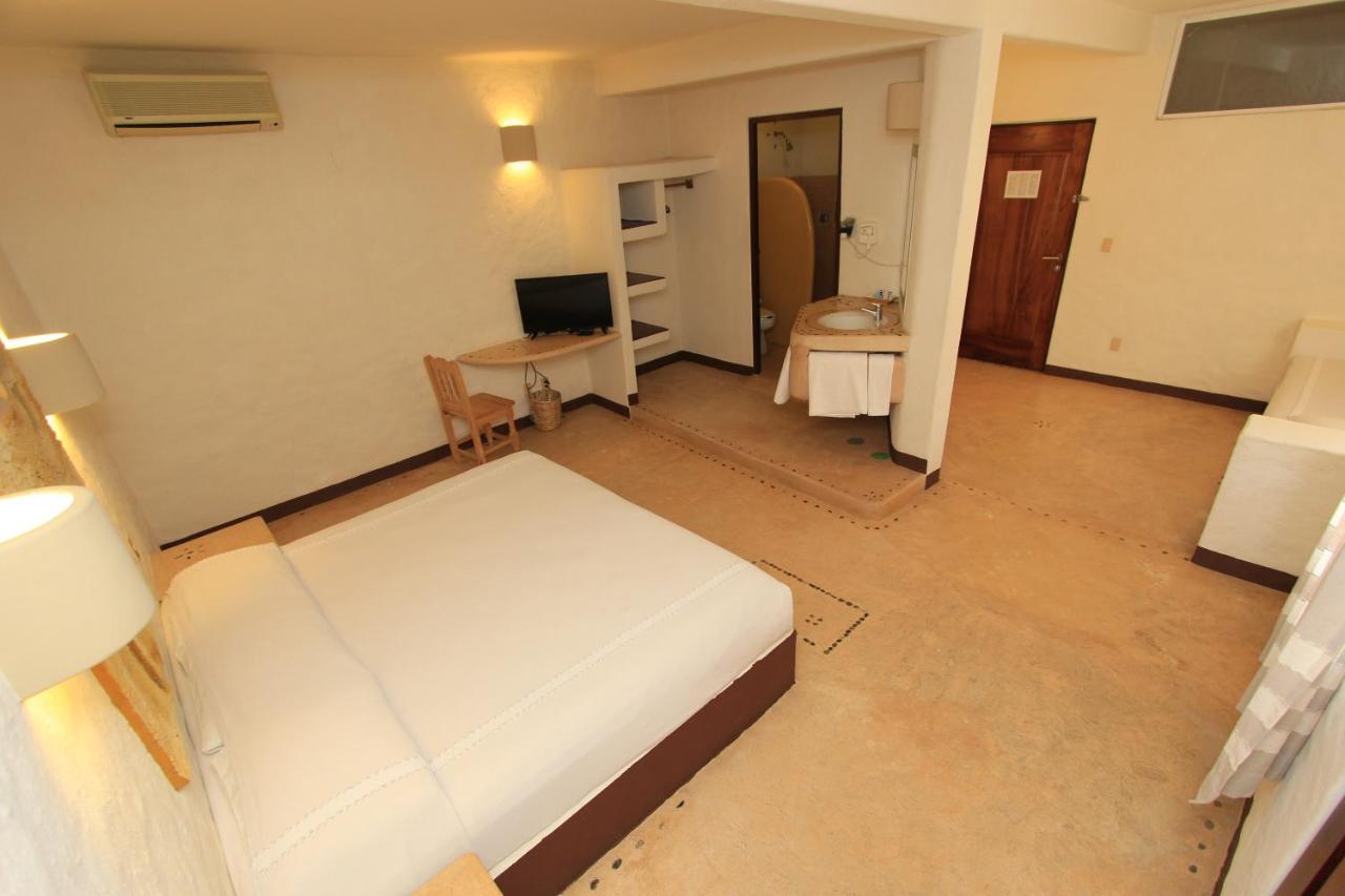 Hotel Plaza Tangolunda Εξωτερικό φωτογραφία