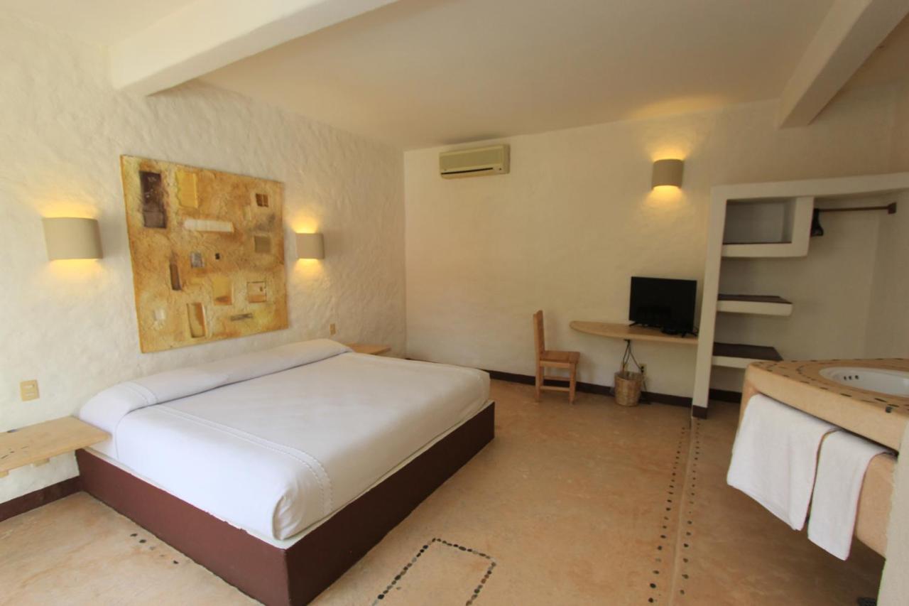 Hotel Plaza Tangolunda Εξωτερικό φωτογραφία
