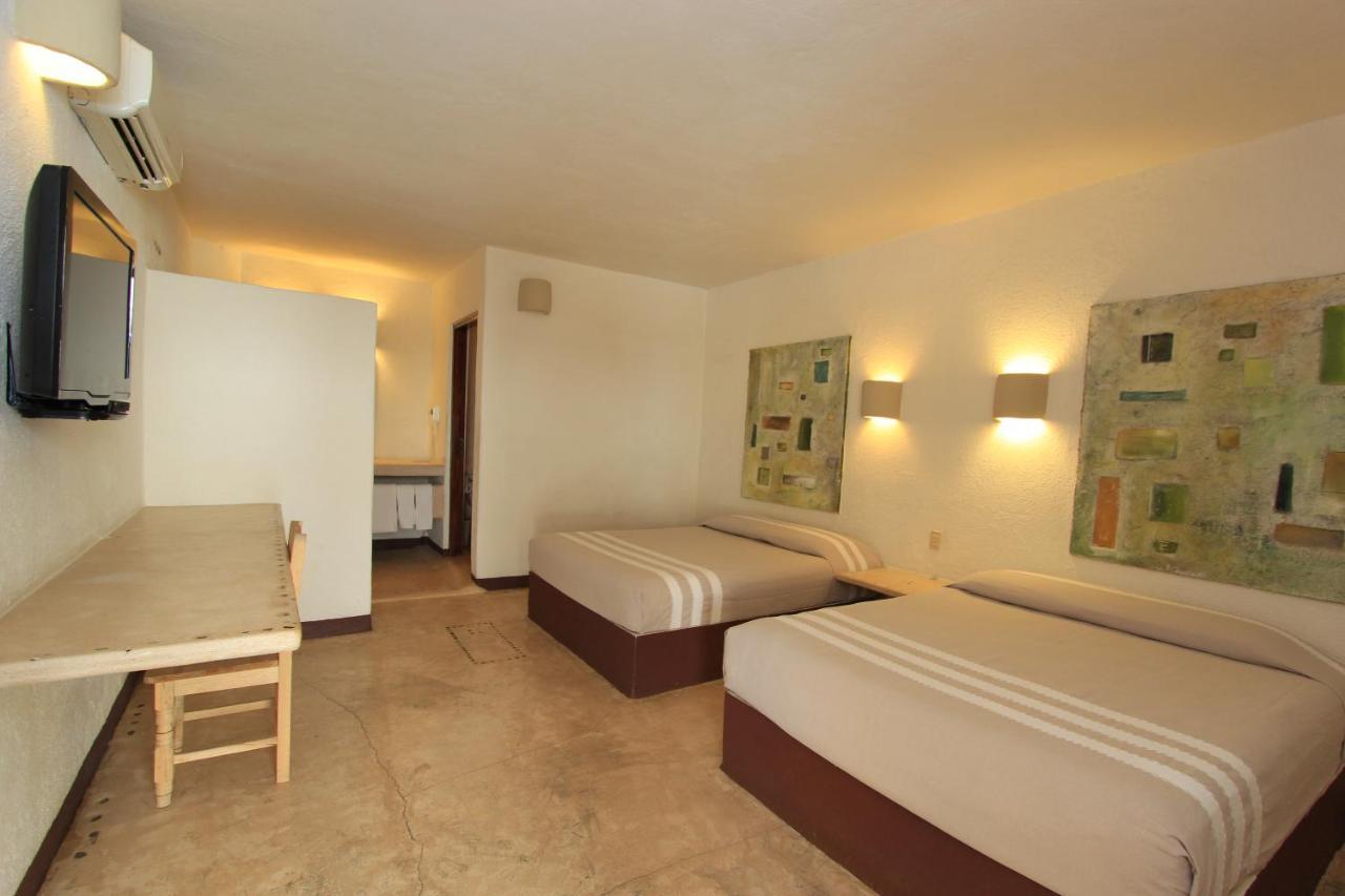 Hotel Plaza Tangolunda Εξωτερικό φωτογραφία